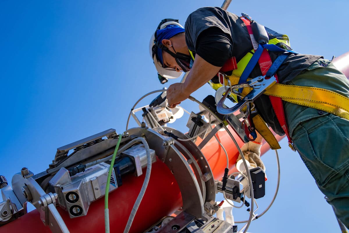 Strengthening cables